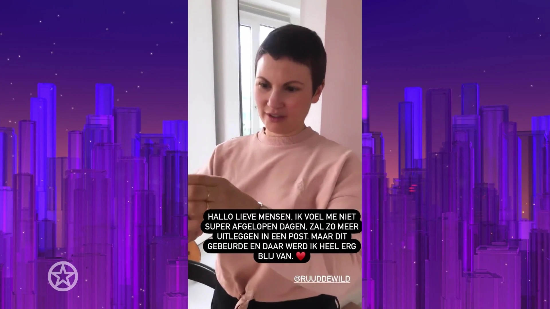 Linda krijgt cadeau van Ruud