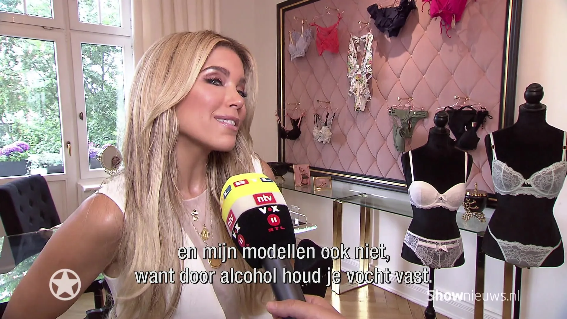 Sylvie's eerste eigen tv-show: Op zoek naar het perfecte lingeriemodel