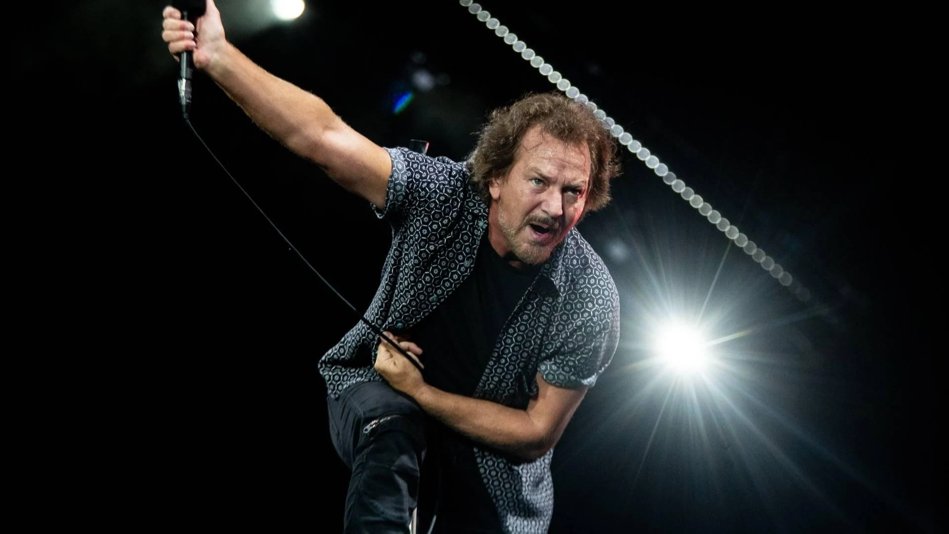 ZIEN: Pearl Jam brengt eerbetoon aan overleden 22-jarige Utrechtse jongen