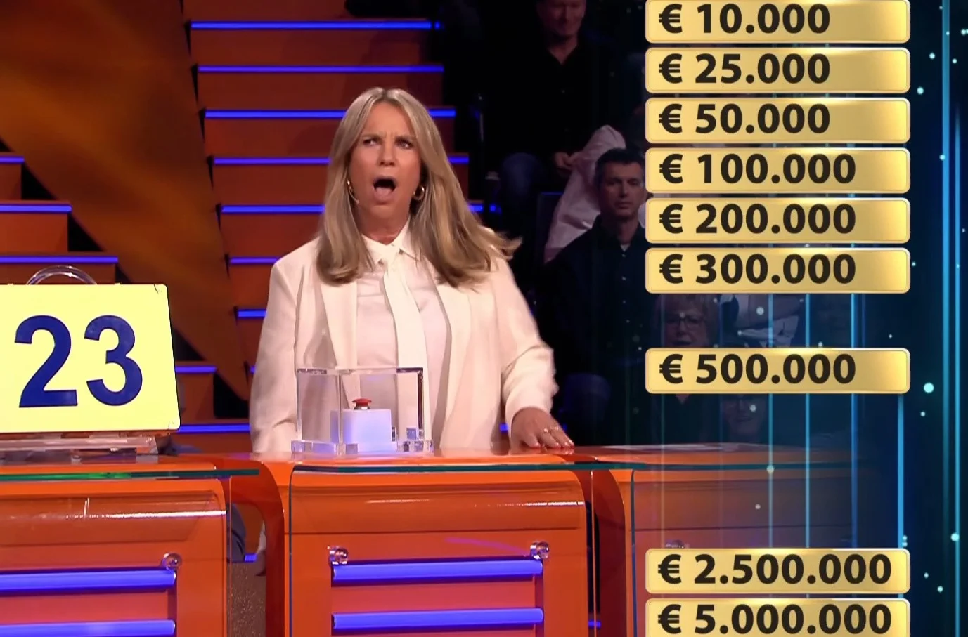 Linda de Mol BREEKT HAK tijdens Miljoenenjacht