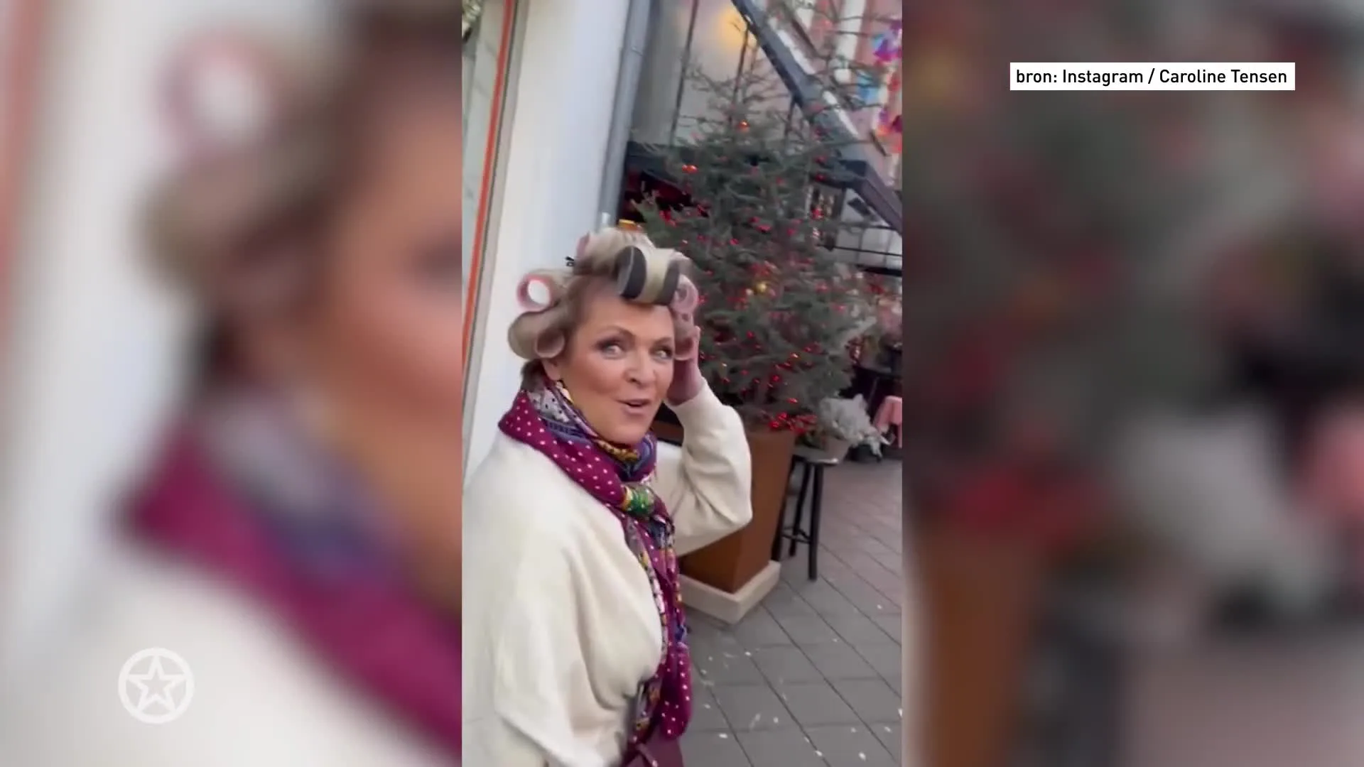 Caroline Tensen over straat met haarrollers in