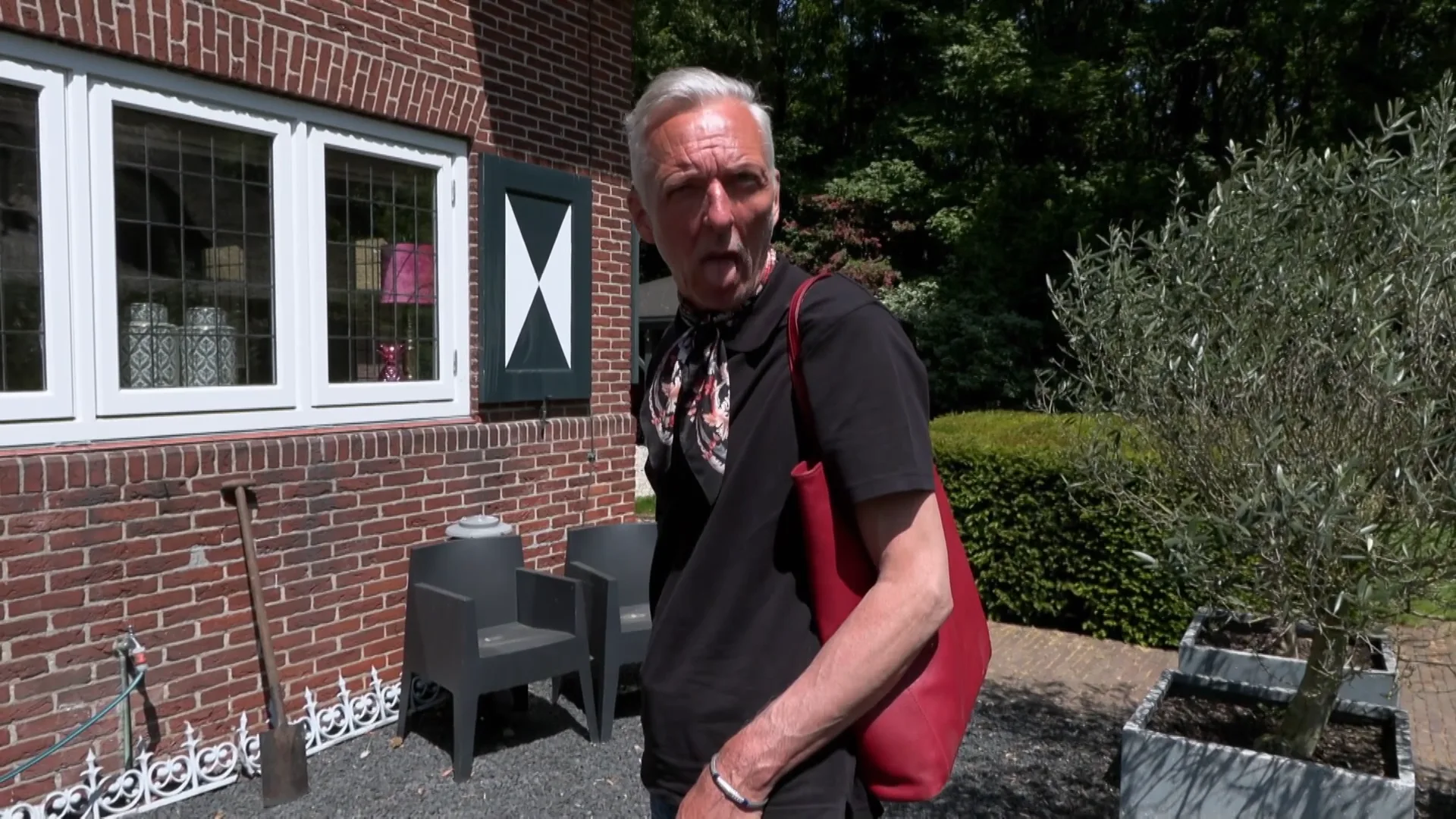 WAT?! Martien WIL VERHUIZEN naar SENIORENFLAT?!