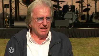 Lee Towers treedt eindelijk weer op!