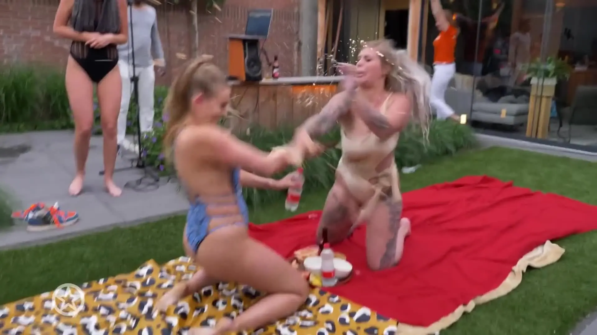 Voedselgevecht Shani en Lesley