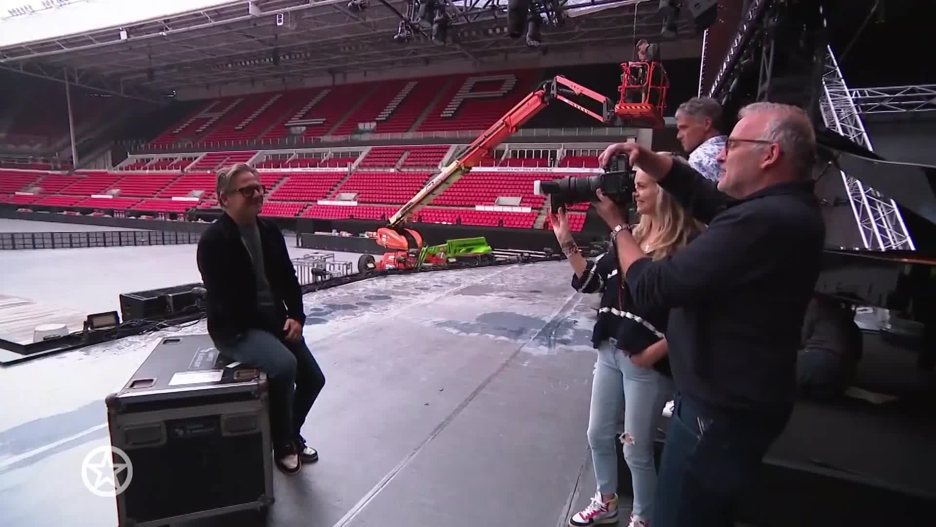 Thom spreekt Guus Meeuwis bij repetities stadionconcerten