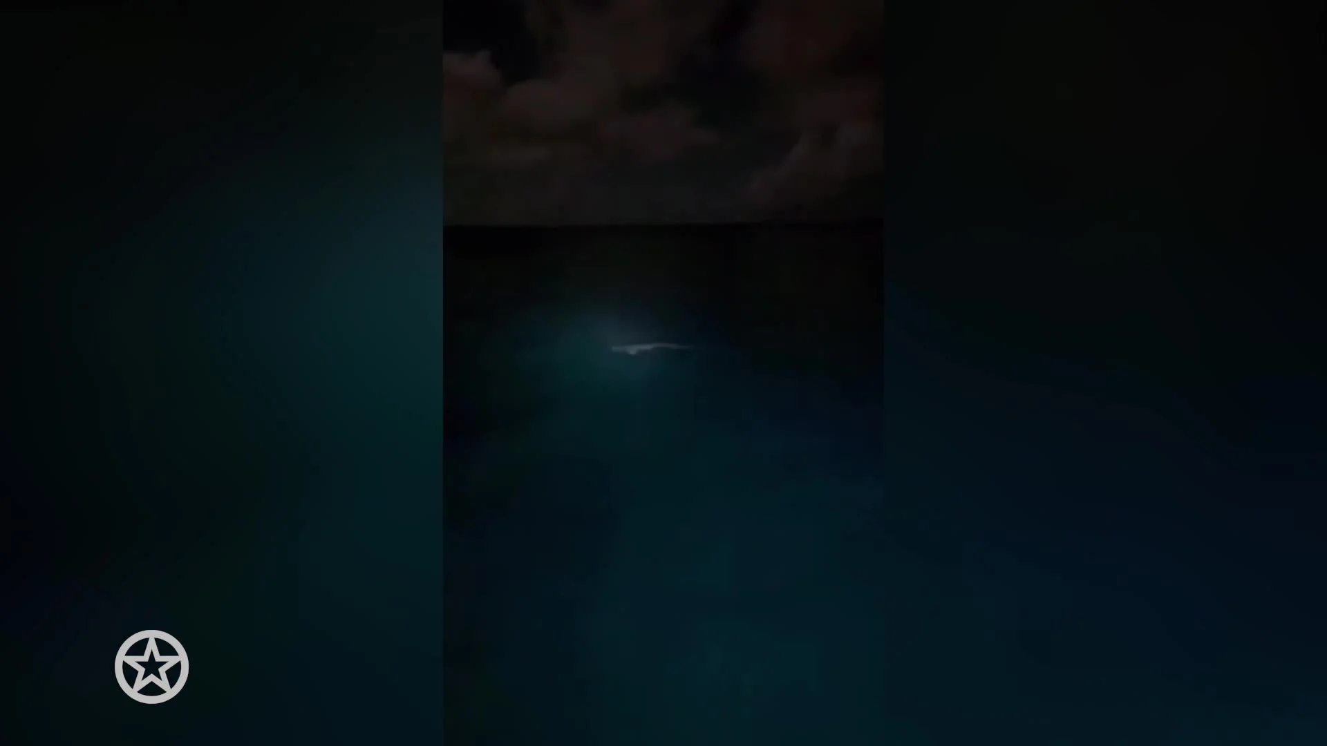 Oerlemansjes omringd door haaien