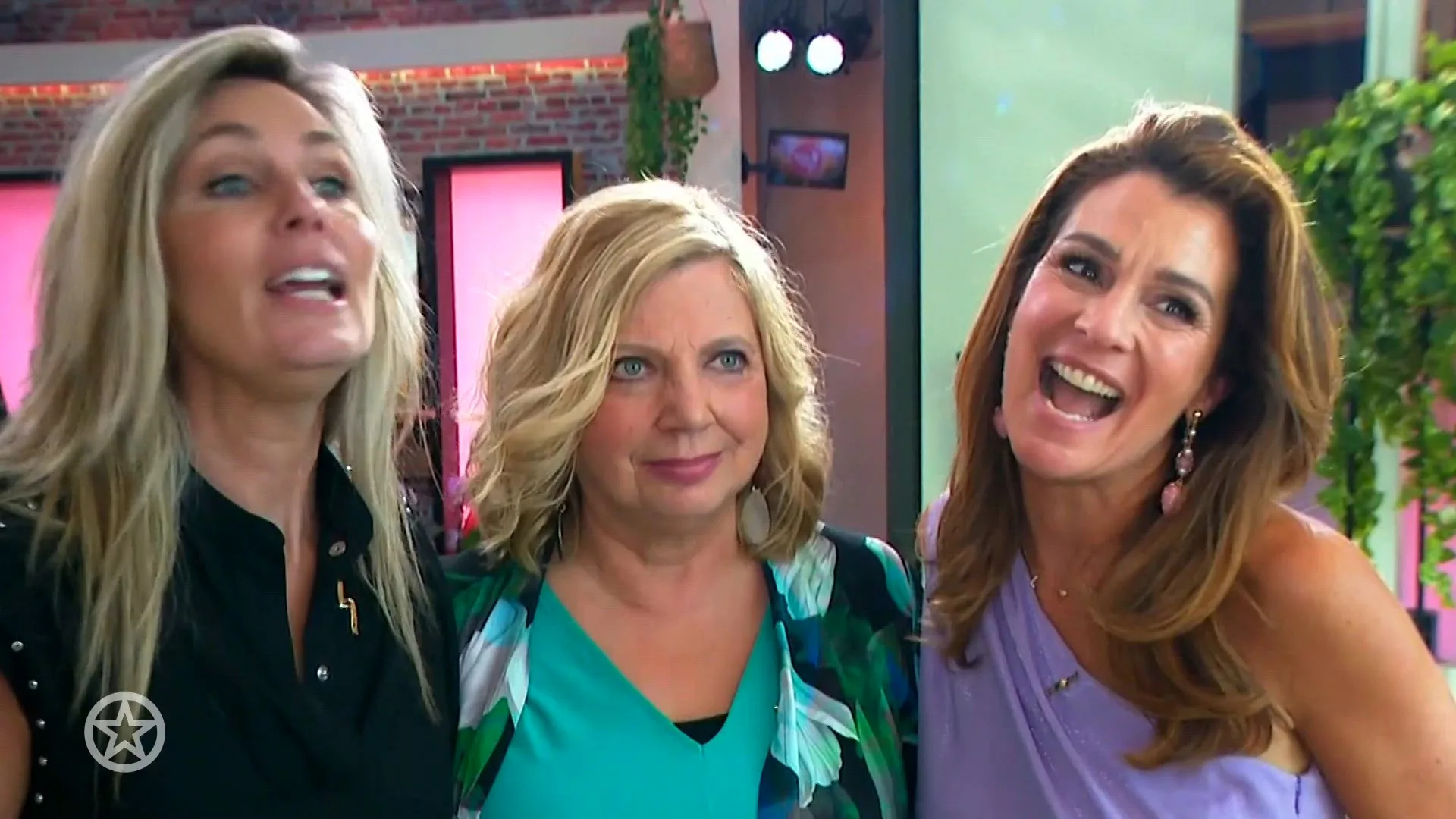 Eerste walviskalfje van dit jaar vernoemd naar Loretta Schrijver