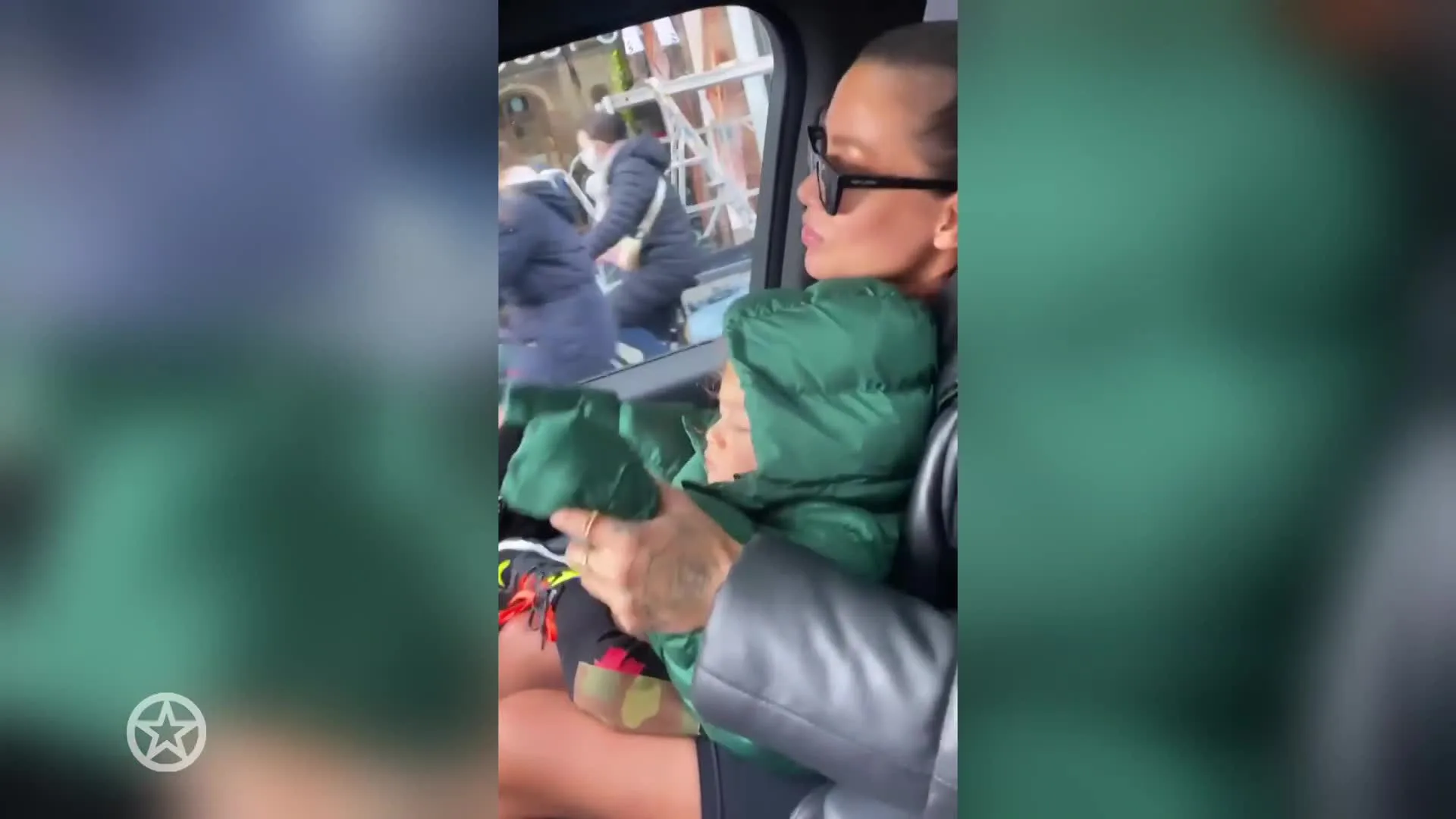 Wat gebeurt er op dit filmpje van Lil' Kleine?