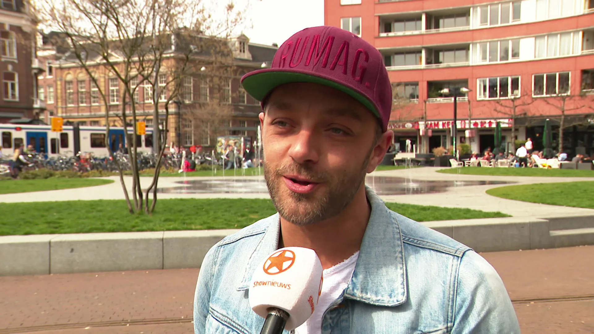 Tommie gaat langs de theaters toeren