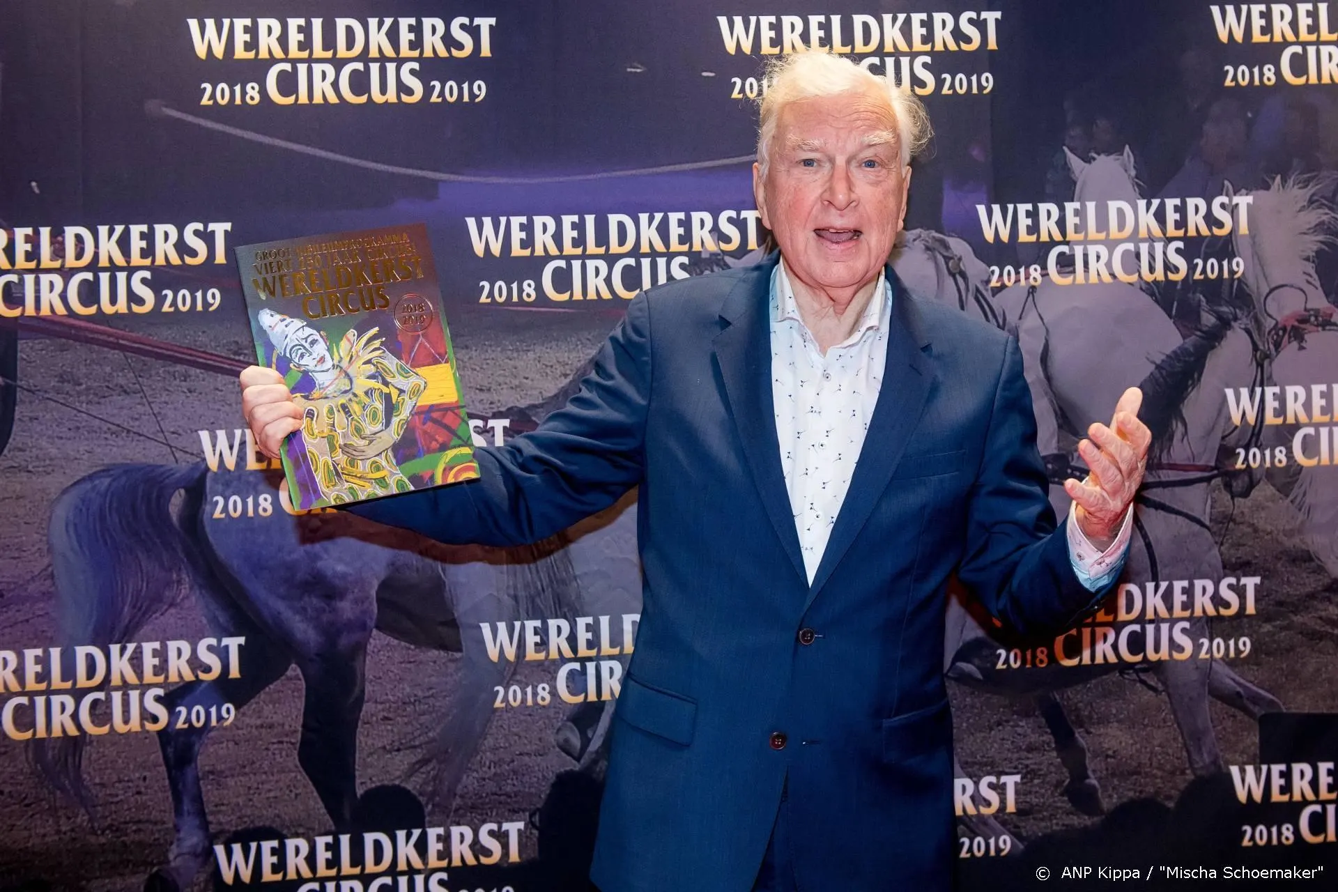 Gevallen acrobate Wereldkerstcircus aan nek geopereerd