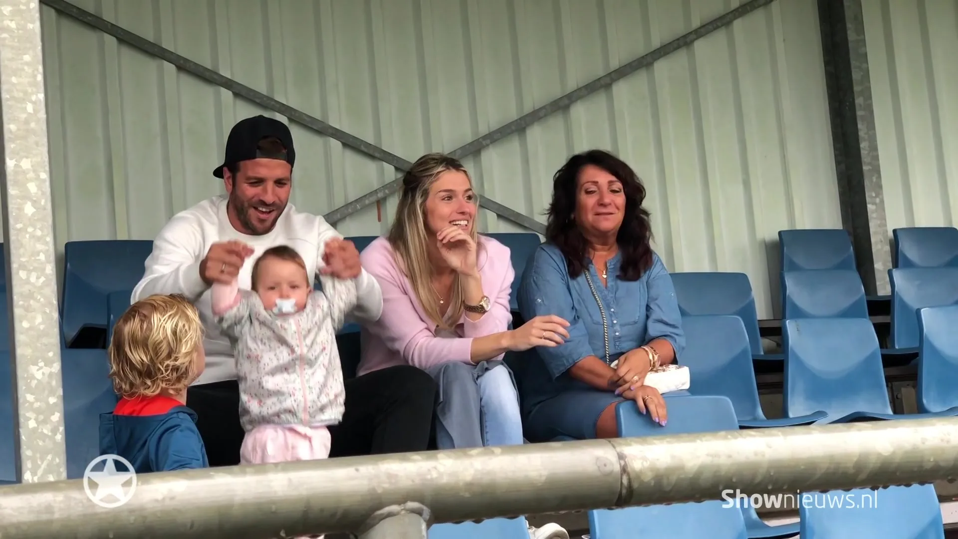 Familie van der Vaart viert weekend op voetbalveld