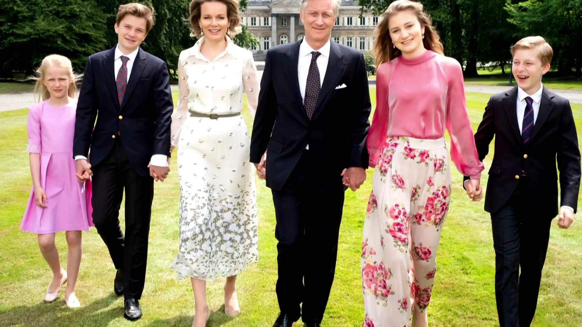 Belgisch hof trakteert op nieuwe foto’s koningspaar