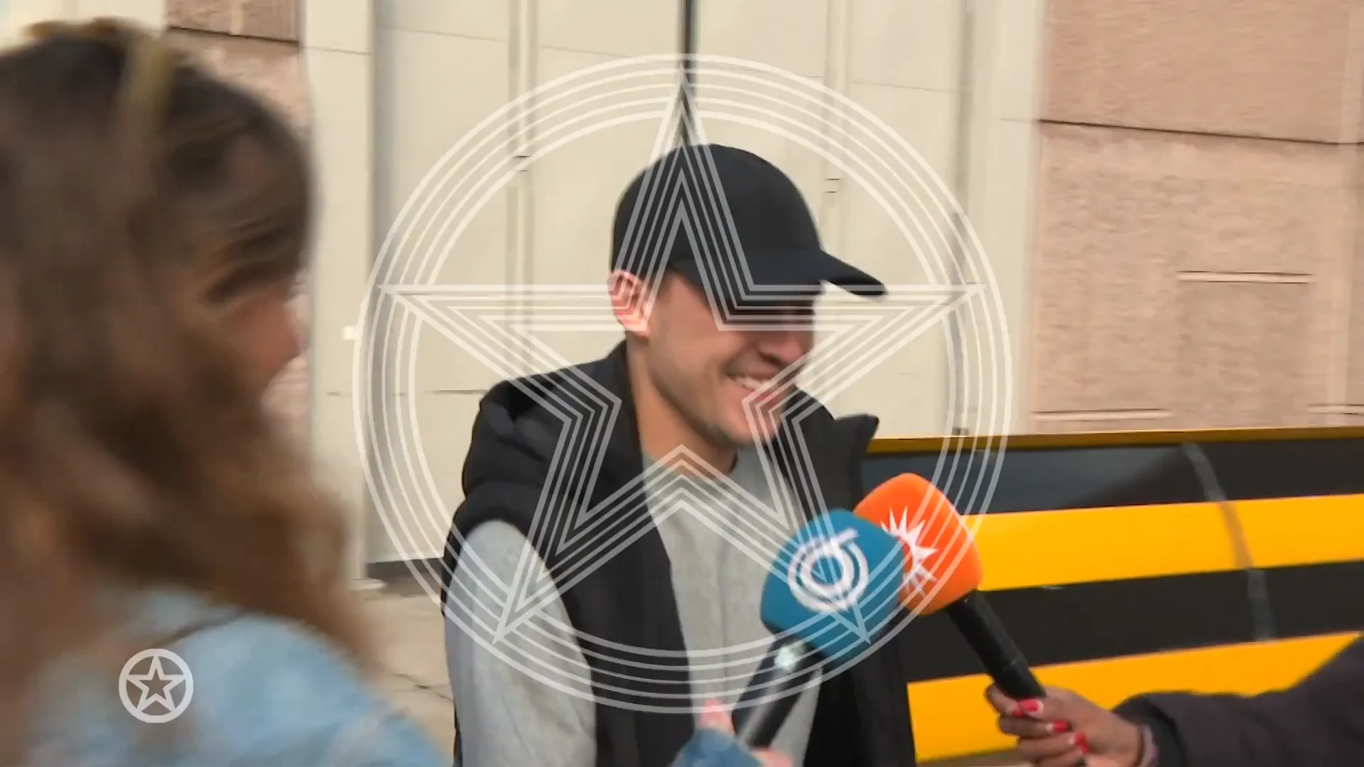 Lil Kleine verlaat lachend gevangenis