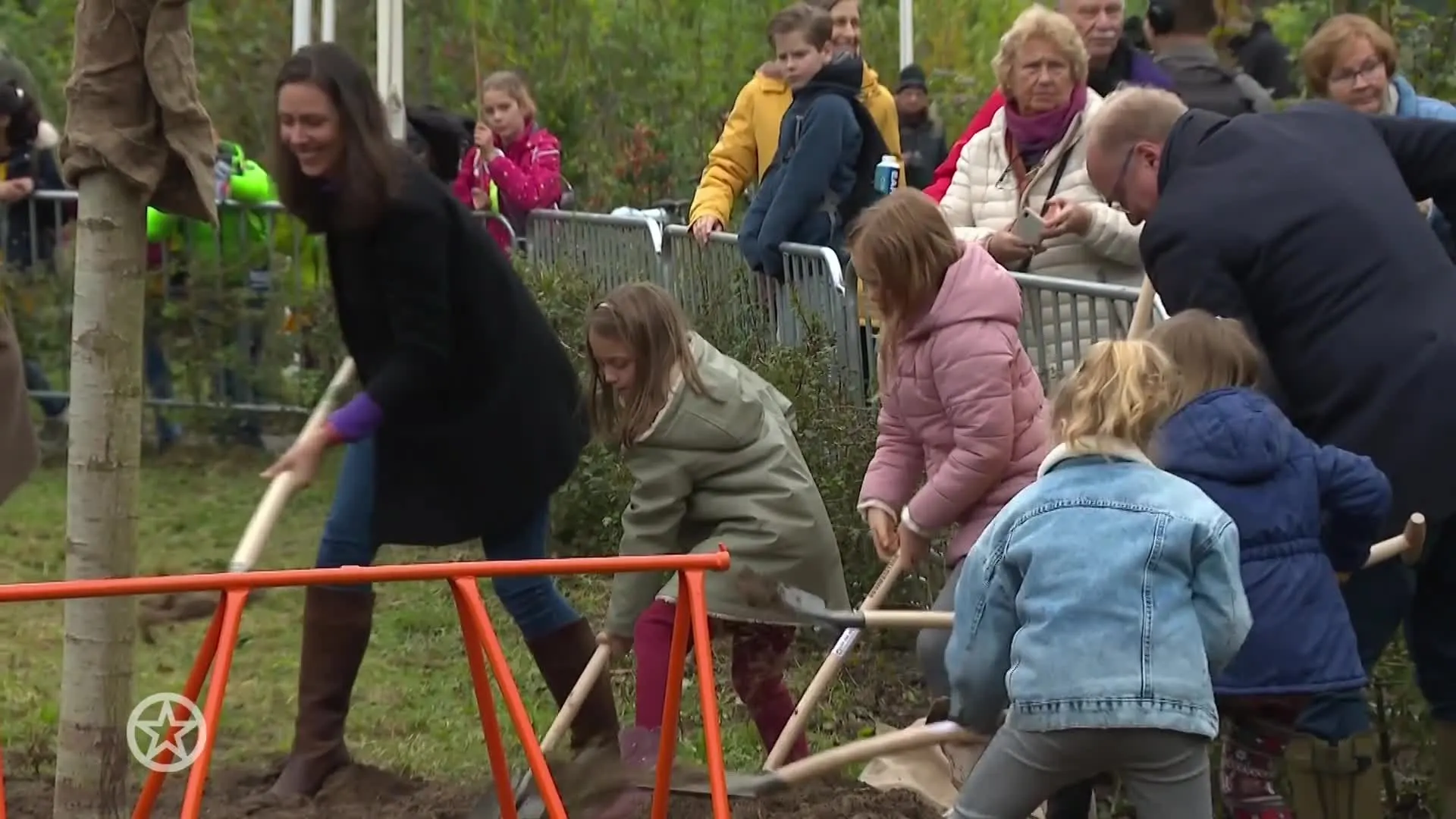 Prinses Irene plant met familie eerste boom in IreneBos