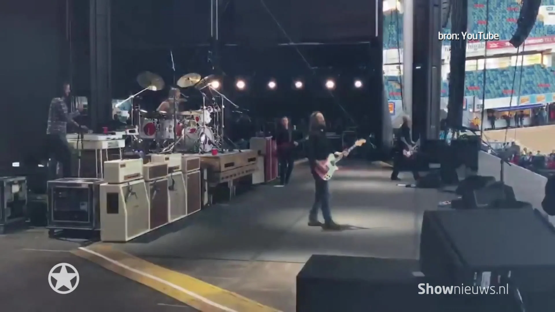 Dave Grohl kukelt opnieuw van het podium in Zweden