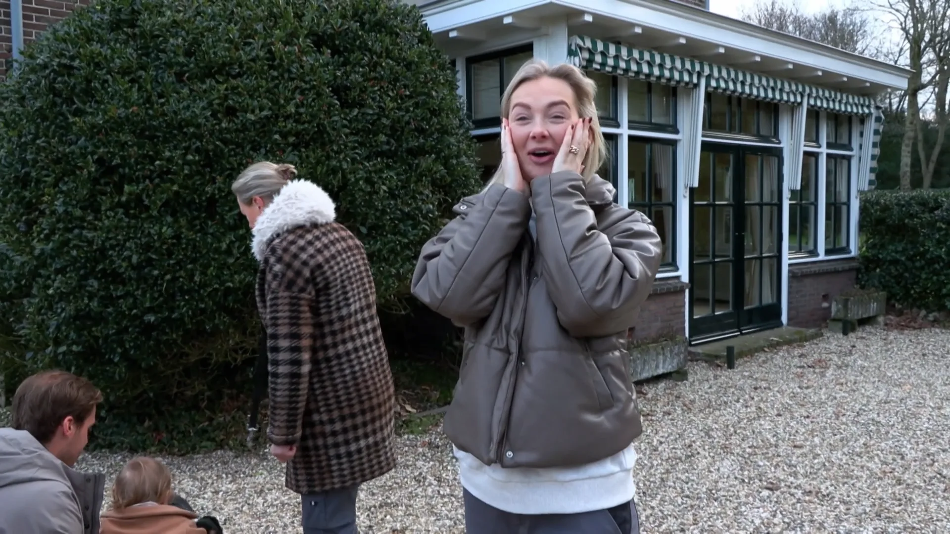 WAUW! DIT is het NIEUWE PALEIS van Maxime