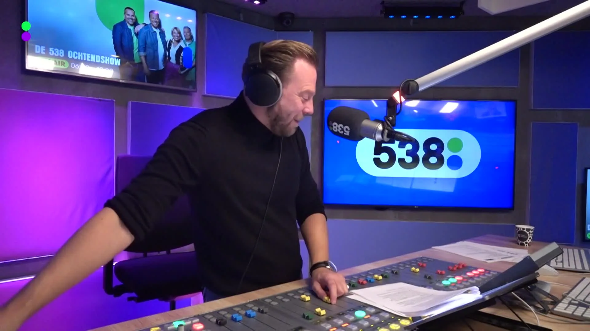 De 538 Ochtendshow neemt RTL Boulevard-cliché's door met Luuk Ikink