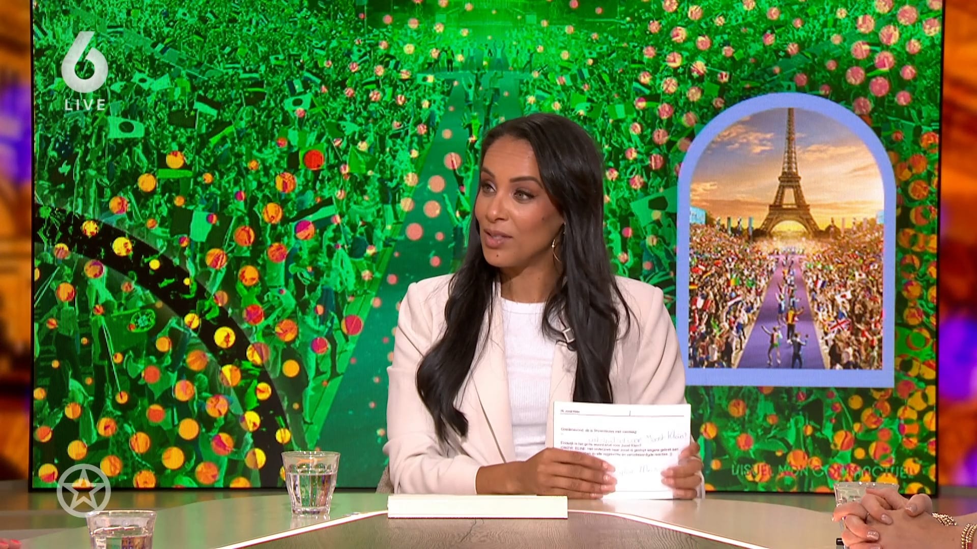 Bram Moszkowicz stomverbaasd over sjaal Kenny B