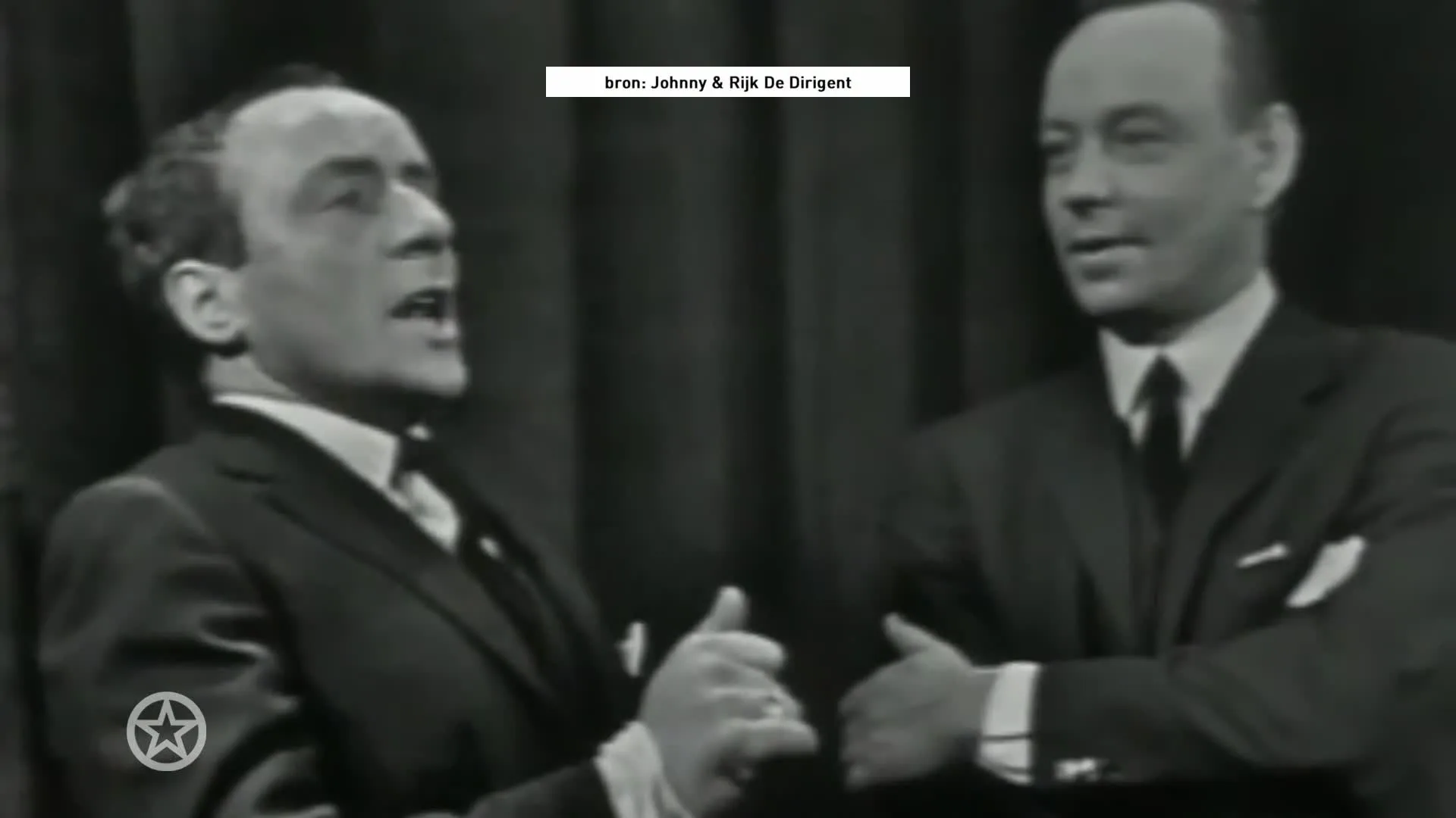 Tonny Alberti en Johnny Kraaijkamp jr. onthullen gedenkplaat voor vaders Willy Alberti en Johnny Kraaijkamp sr.