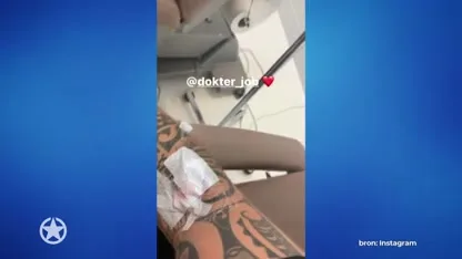 André lacht beste vriend Djarno keihard uit