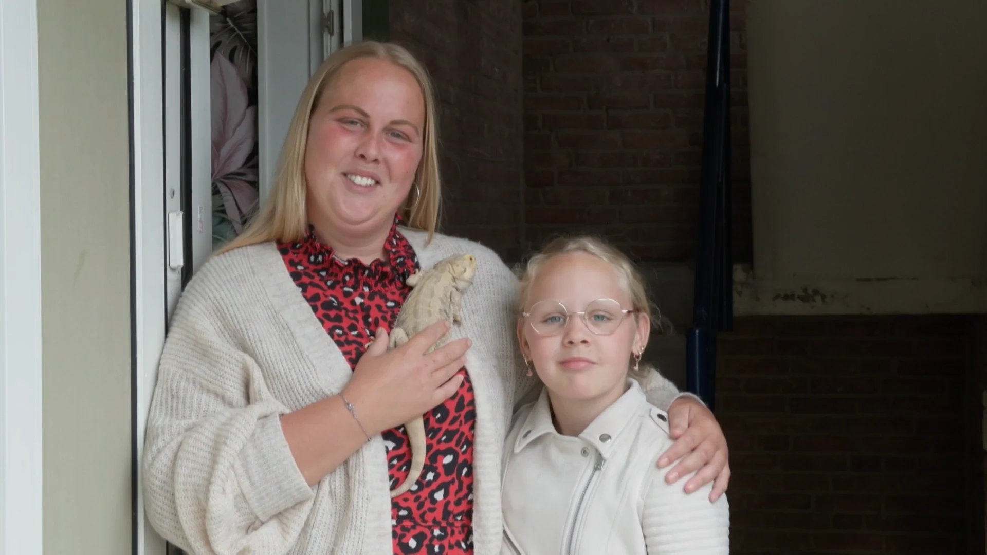 Elise vertrekt met dochter naar de villa van Nick en Zoe