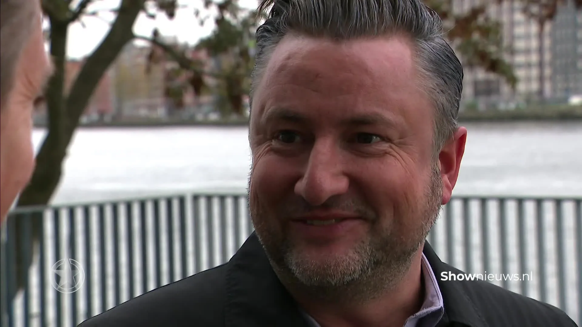 Dennis Weening door RTL van Expeditie Robinson gehaald