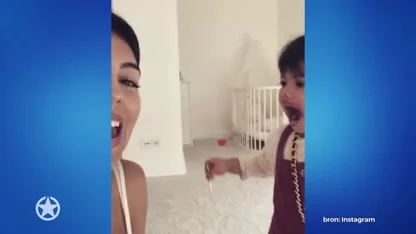 Schattig! Dochtertje Ronaldo leert praten