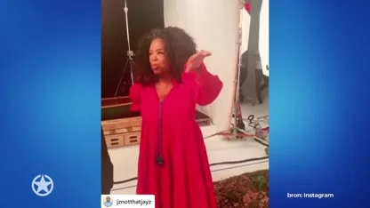 Oprah gooit de heupen los op muziek van Shakira
