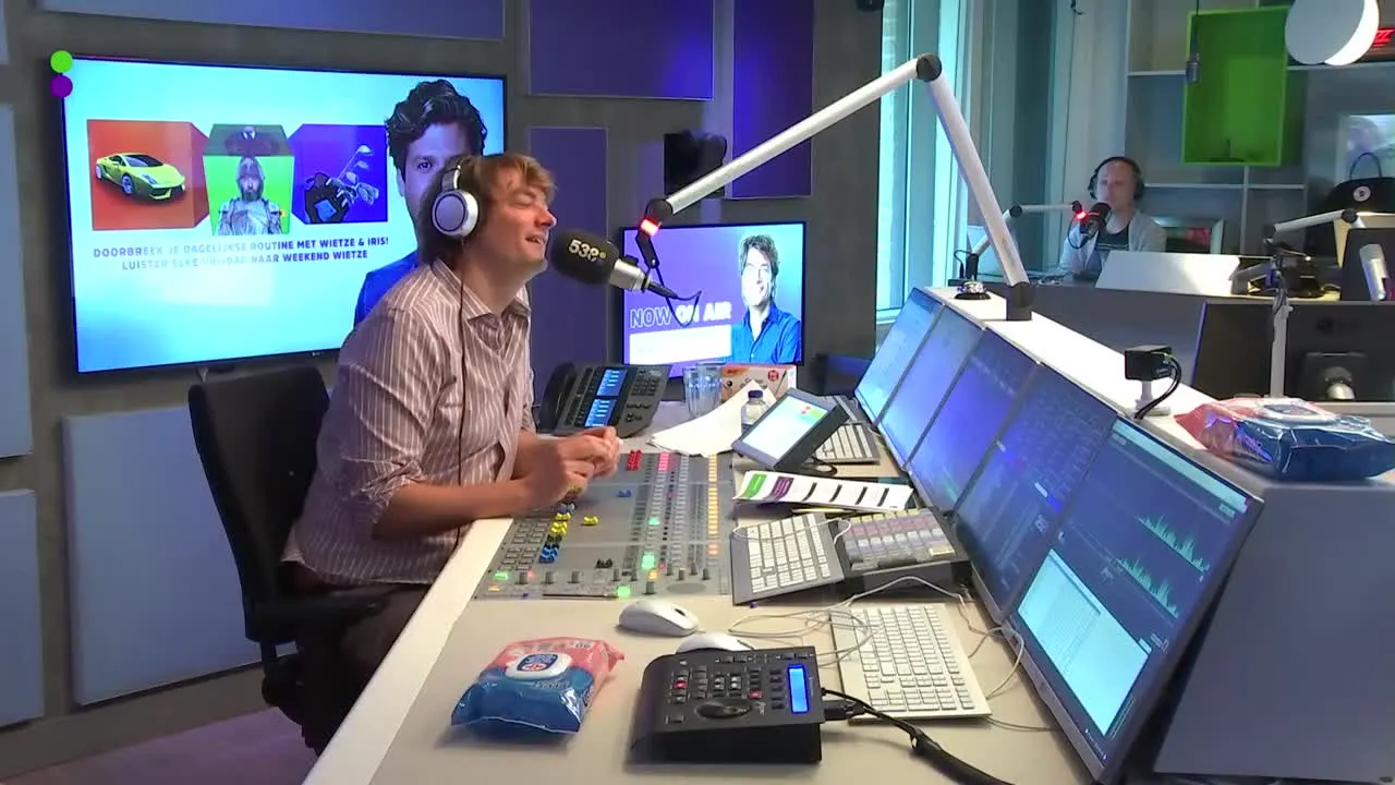 Huwelijk Guus Meeuwis opnieuw uitgesteld