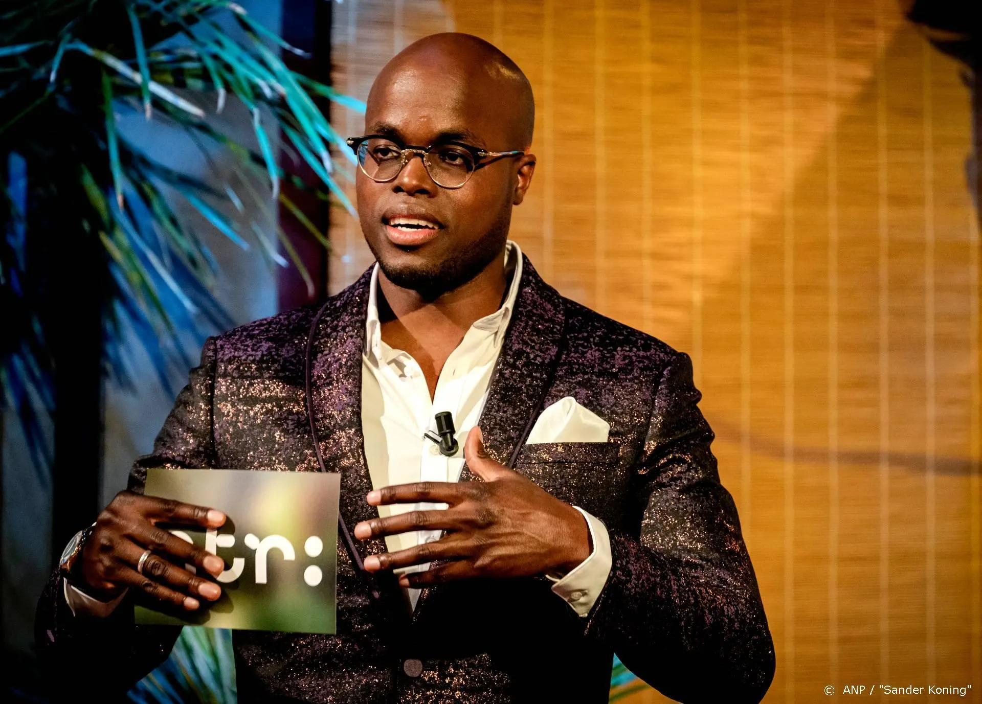 Jandino heeft veel gelachen tijdens lunch met koningspaar