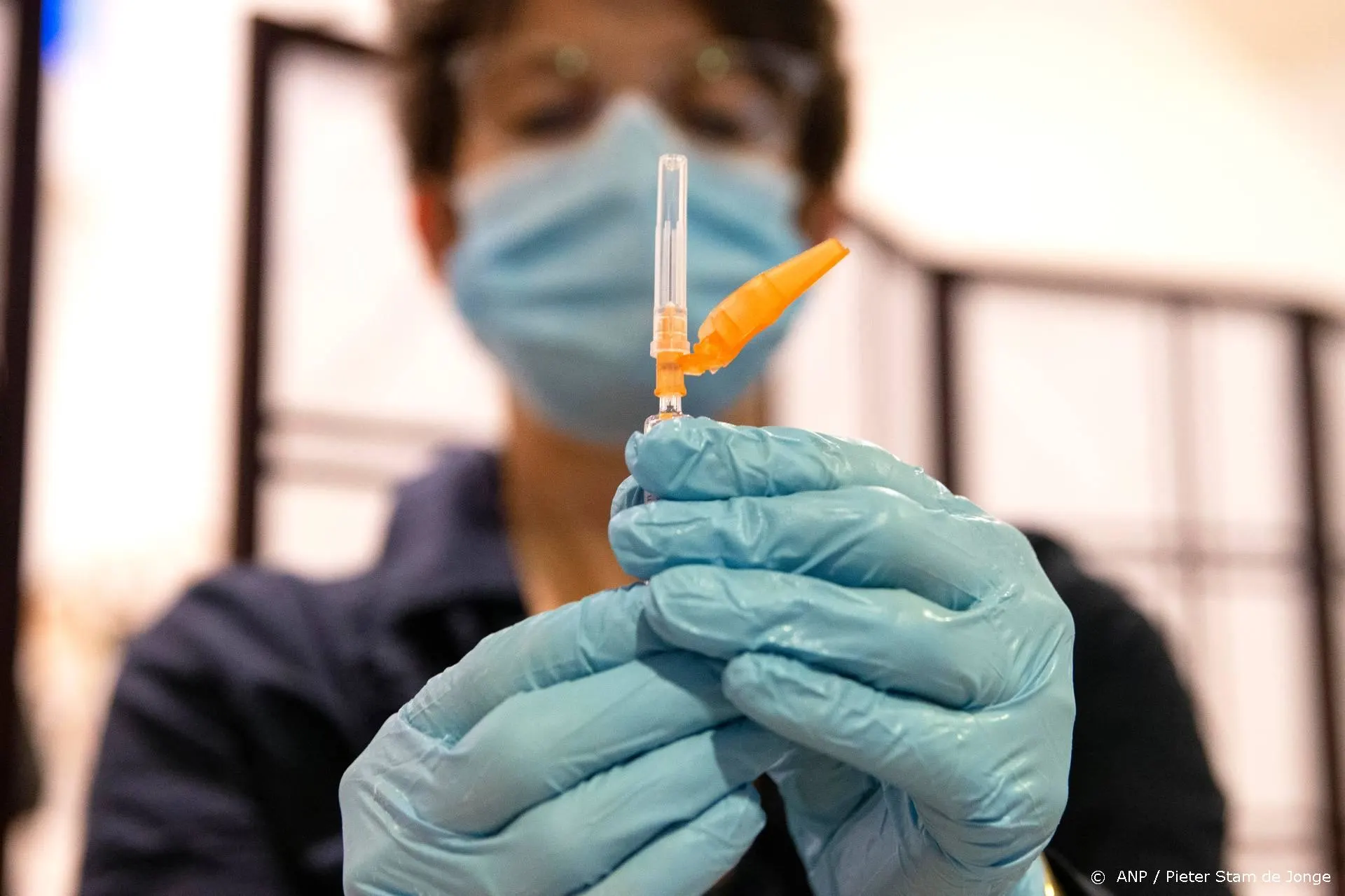 Ophef in Polen om vaccinvoorrang voor beroemdheden