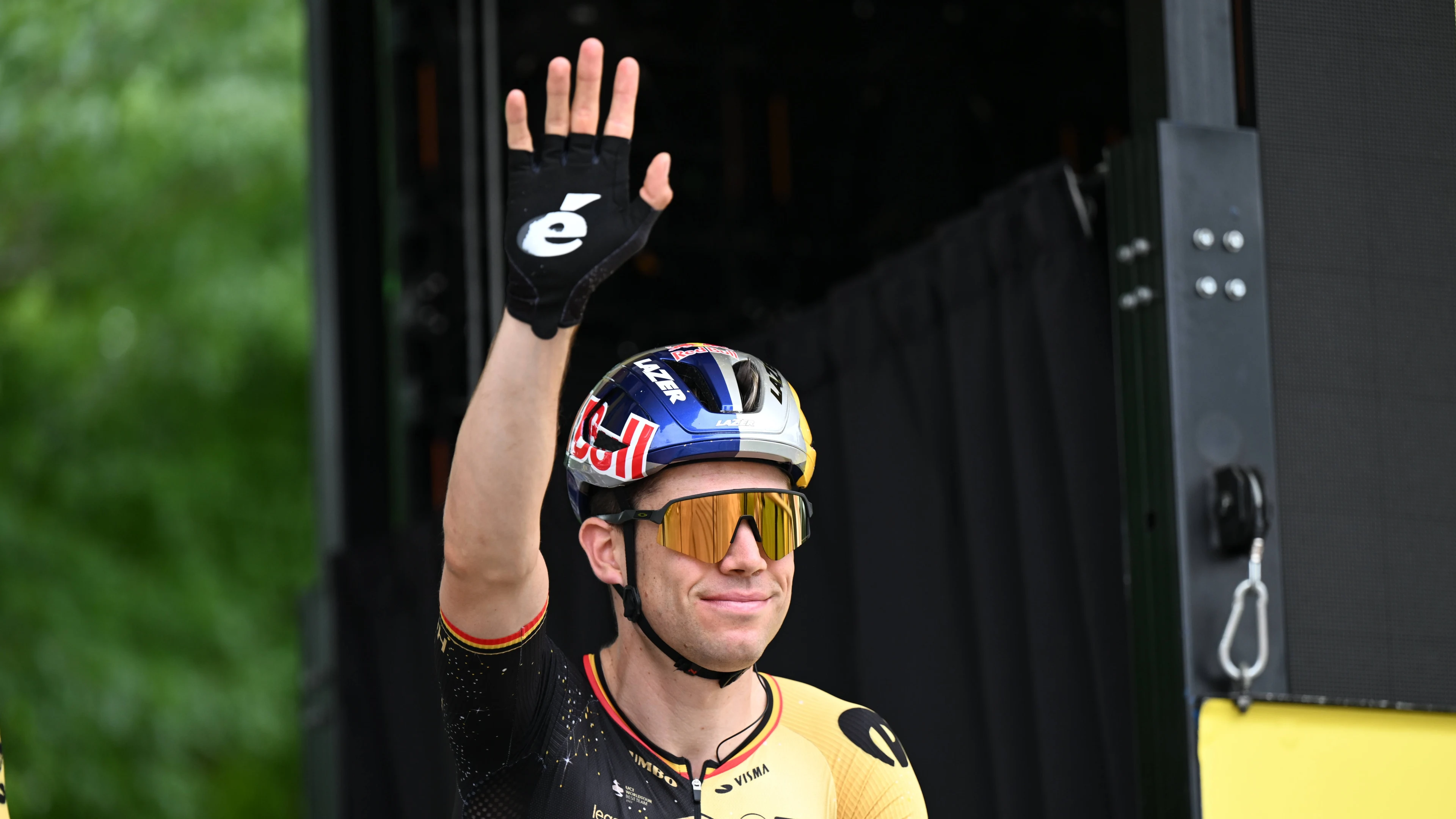 Wout van Aert verlaat Tour de France net op tijd voor geboorte kindje