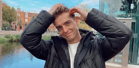 ZIEN: Robbert Rodenburg staat doodsangsten uit op vakantie 