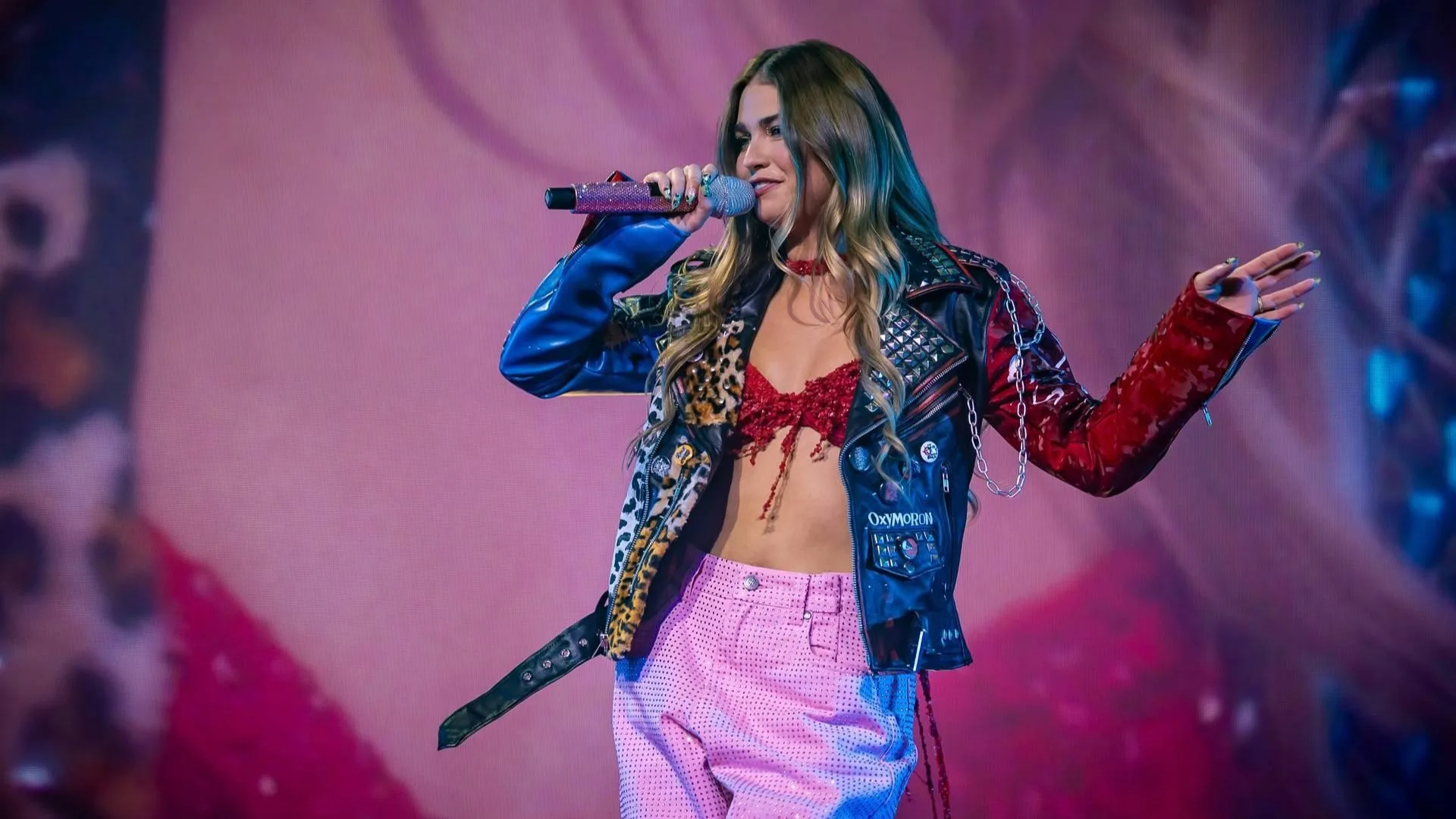 Roxy Dekker kondigt groot nieuws aan