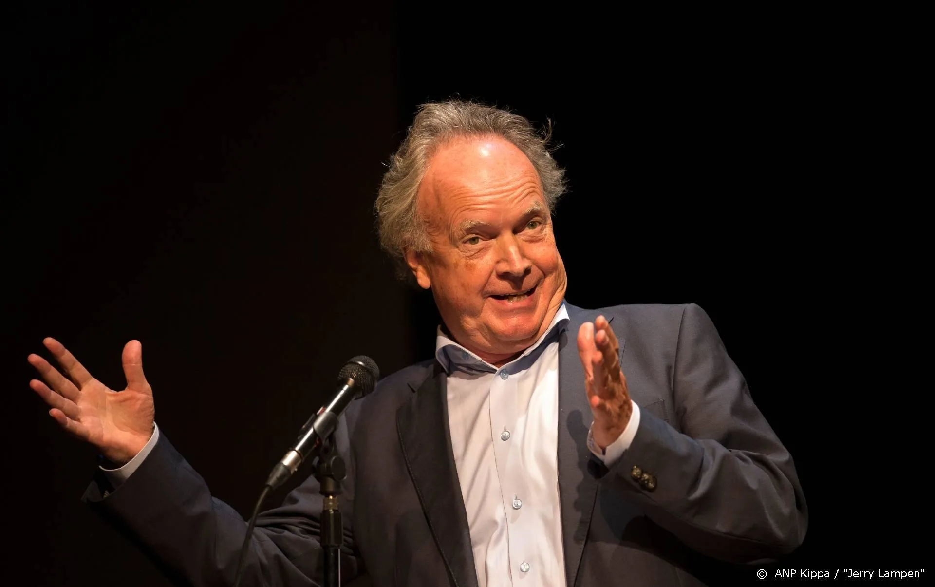 Ruim 174.000 mensen kijken naar eerste coronatroost-tv