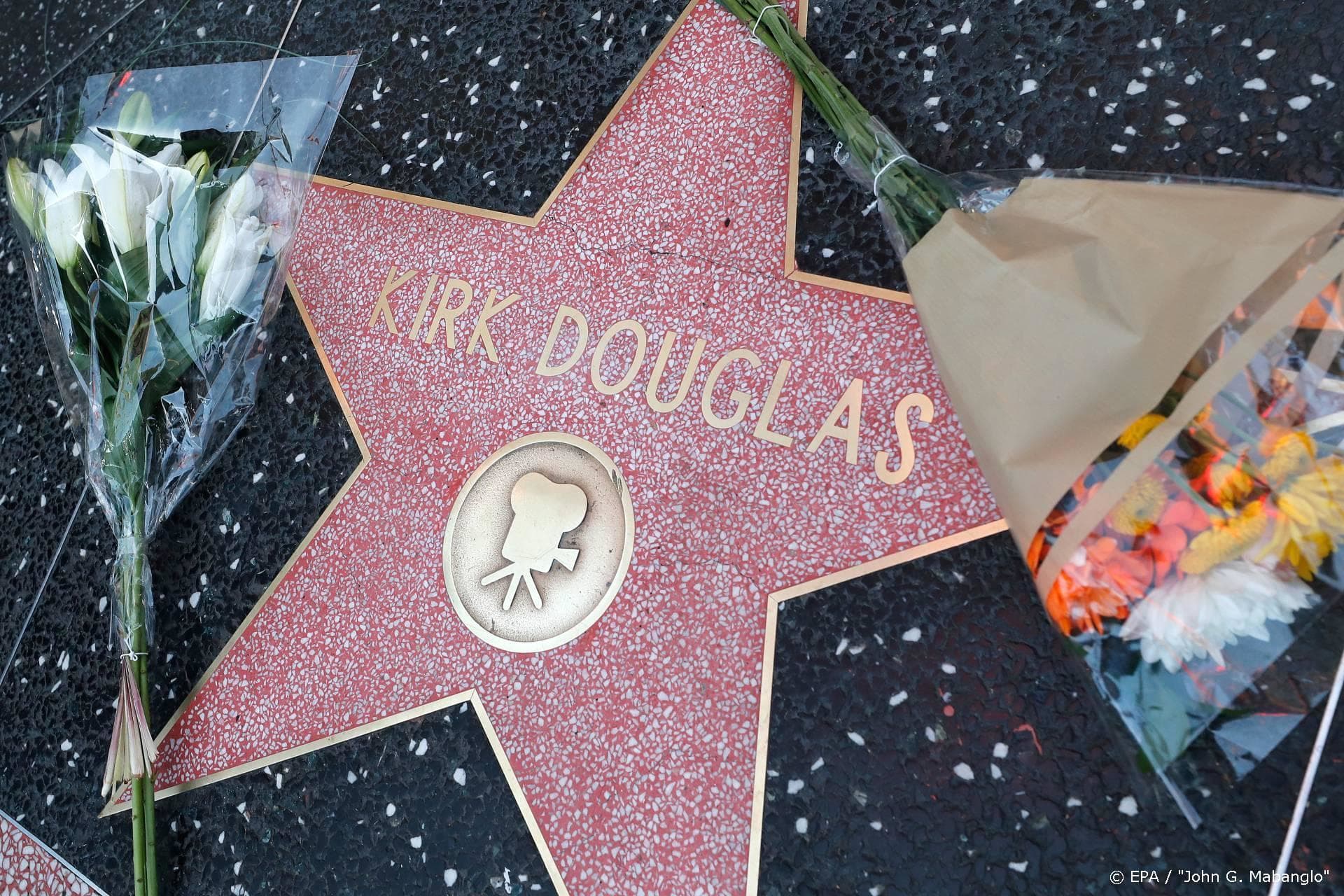 Kirk Douglas opgenomen in In Memoriam Oscars