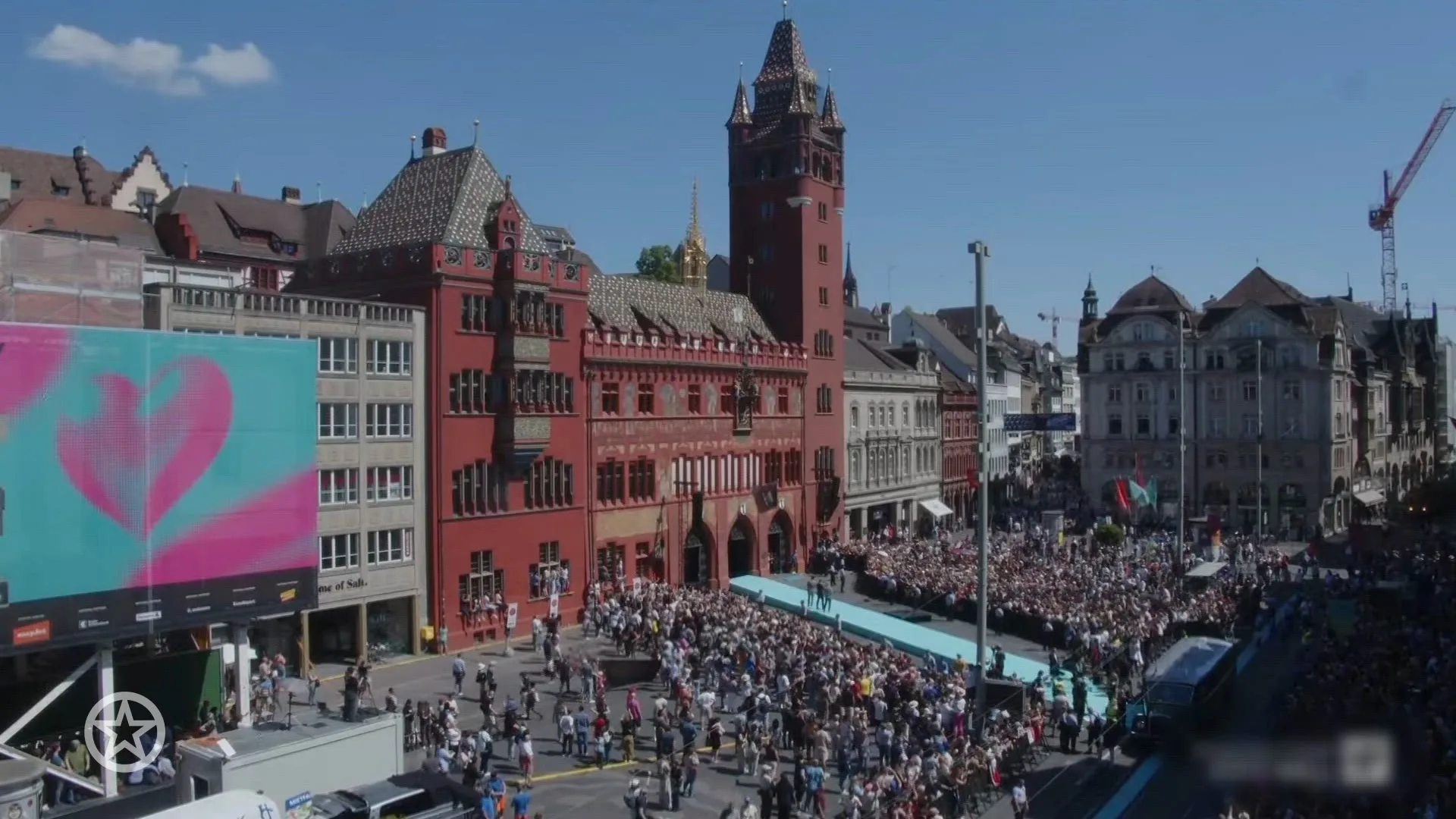 Basel opent Eurovisie Songfestival met parade door stad