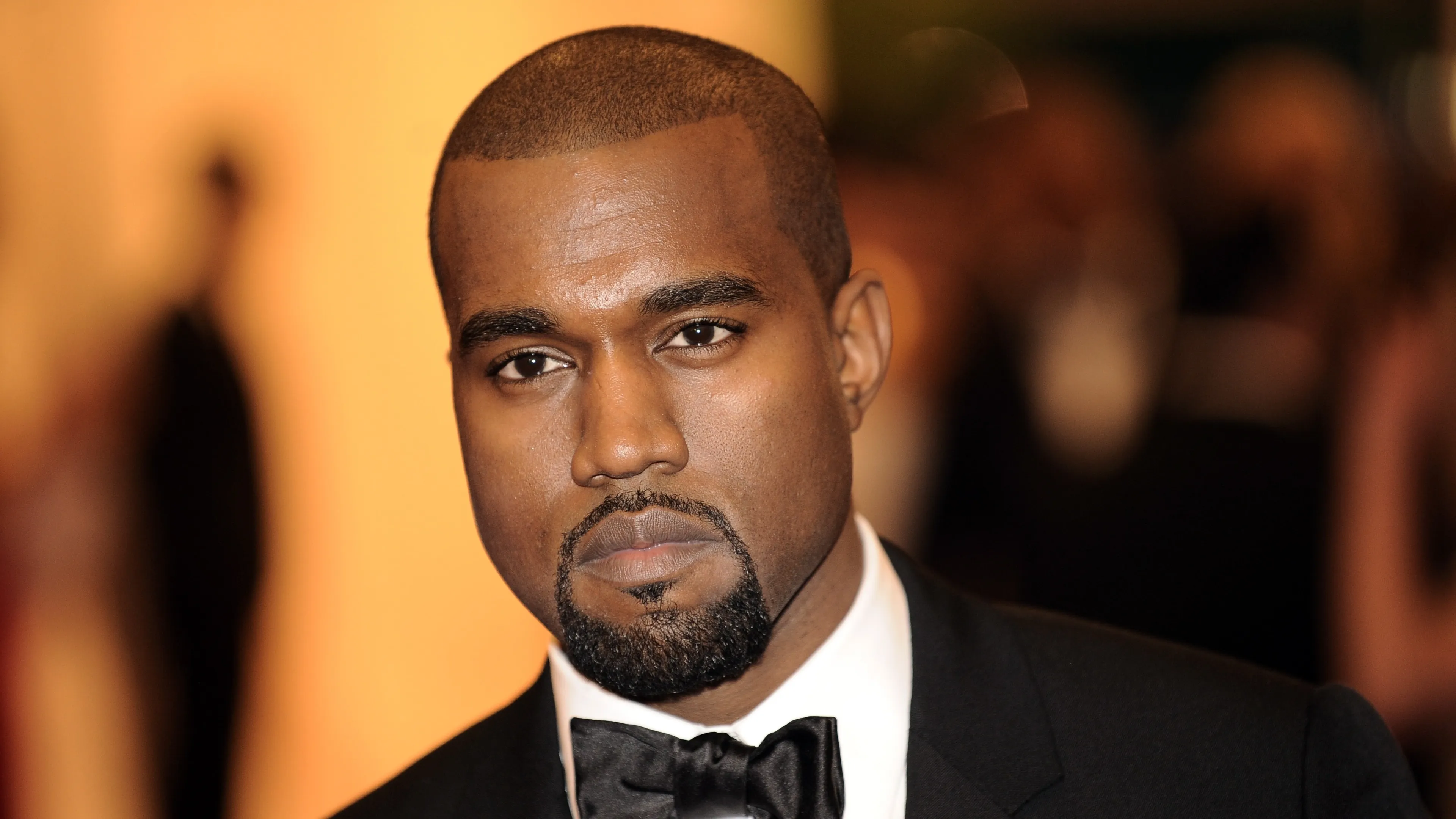 American Rapper Ye Protest op de Dam tegen concerten rapper Ye (Kanye West) | Shownieuws