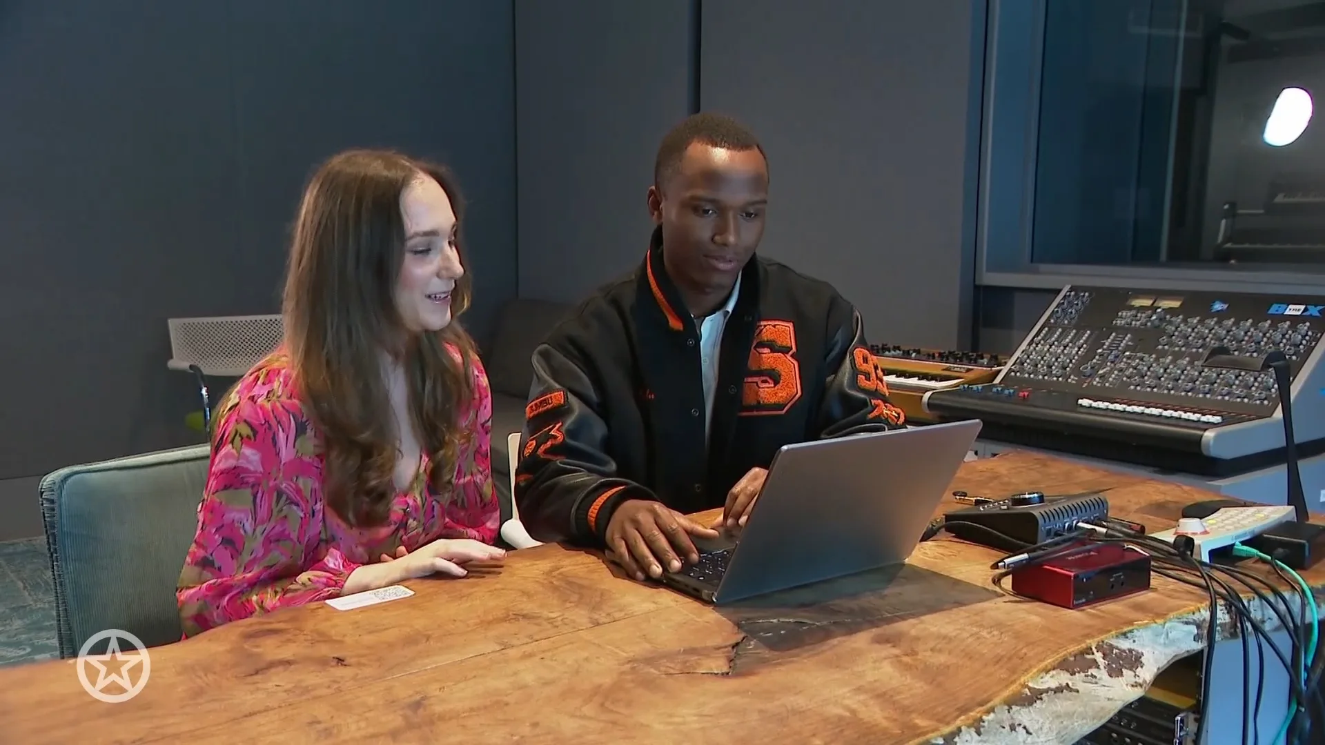 Zoon Paul de Leeuw werkt aan muziekcarrière