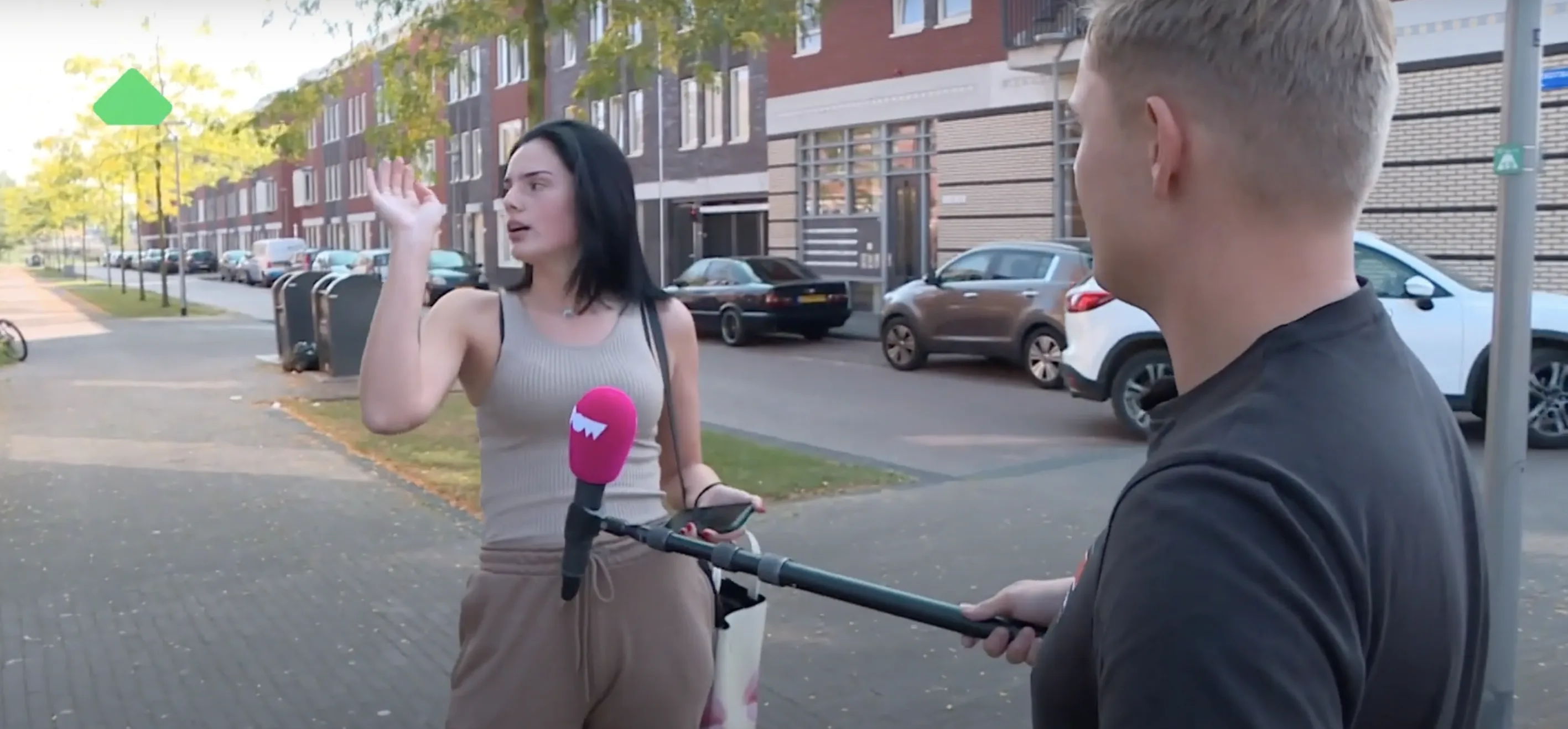 Famke Louise blij dat ze microfoon uit handen Dennis Schouten sloeg