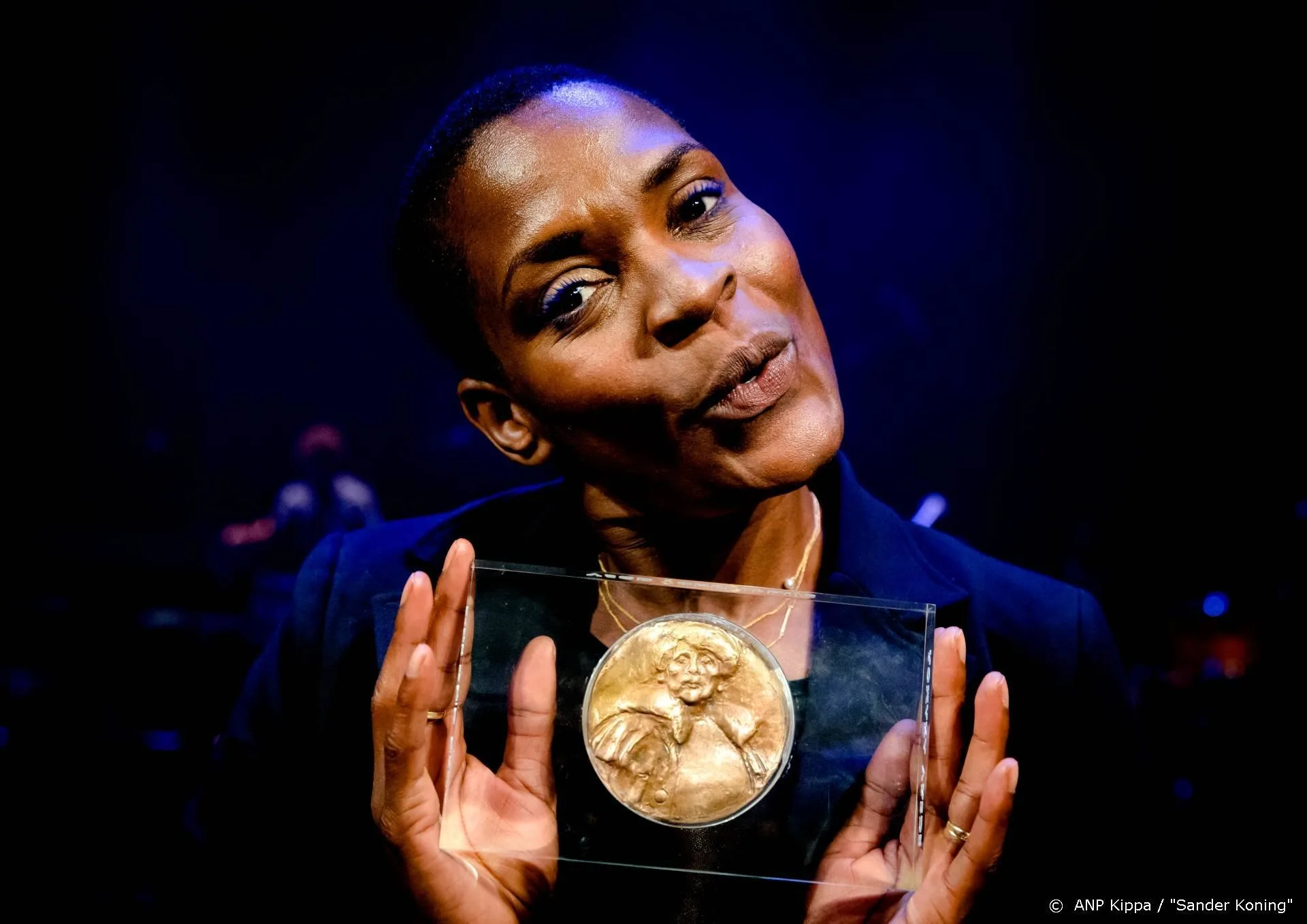 Acteurs Romana Vrede en Bram Suijker ten oorlog met scholieren