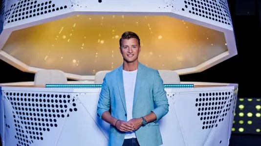 Jan Versteegh presenteert nieuwe ludieke zaterdagavondquiz