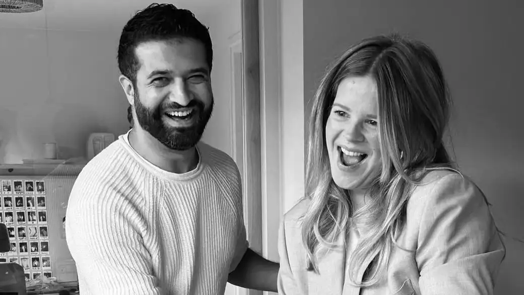 ZIEN: Langverwachte Kopen Zonder Kijken-tweeling geboren