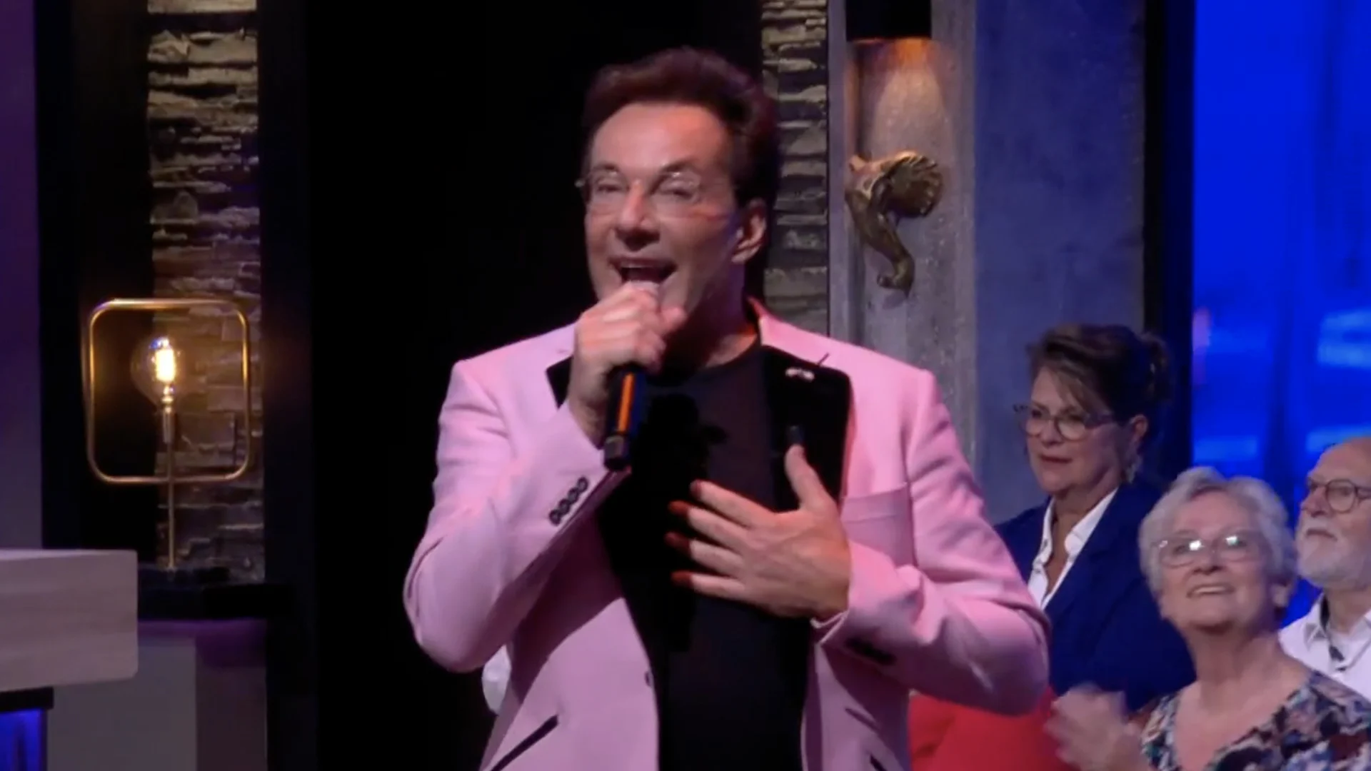 Gerard Joling zet de Vandaag Inside-studio op z'n kop met 'Altijd Vrijgezel!'