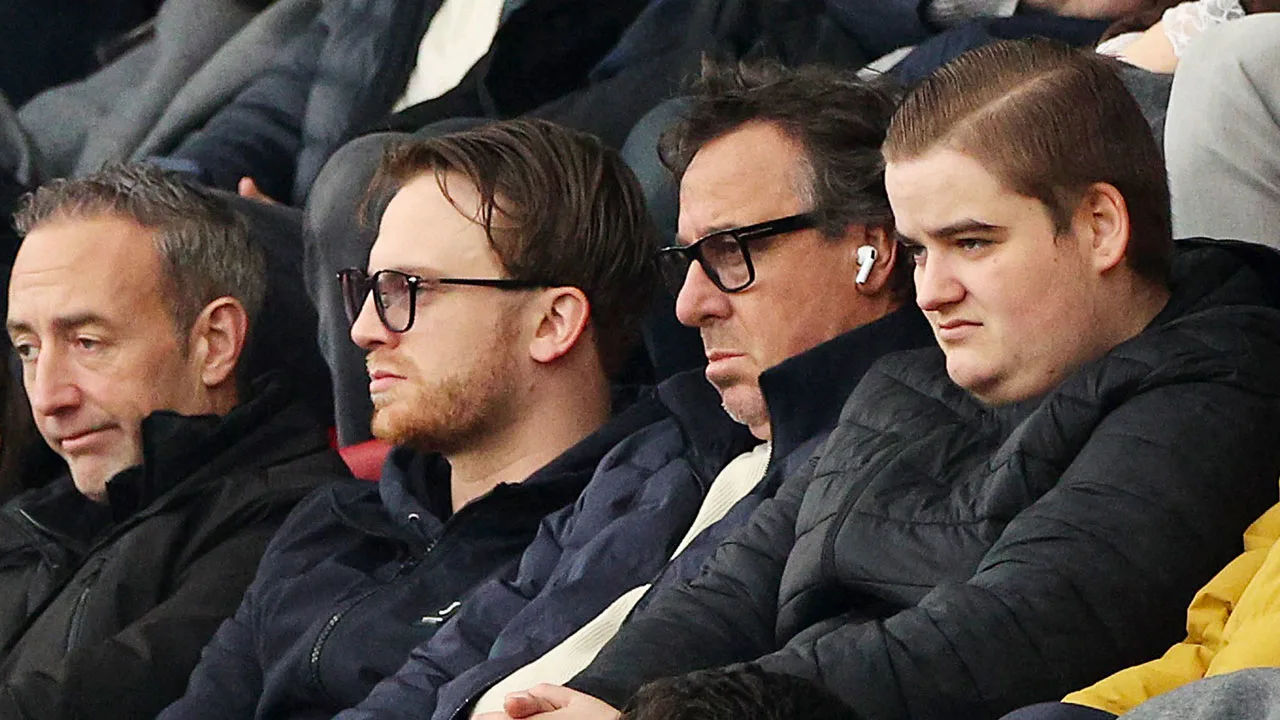 Marco Borsato hoort eigen nummer Rood galmen door AZ-stadion