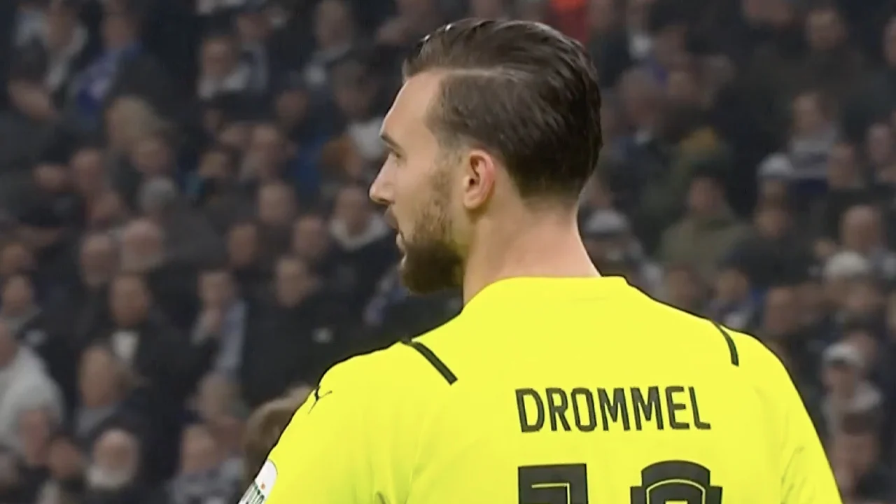 Drommel laat voorzet van FC Kopenhagen uit het niets los