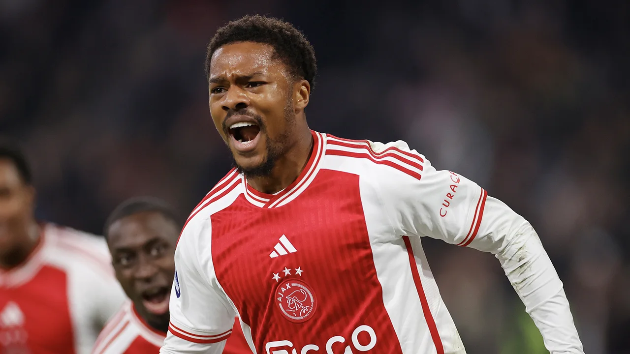 Ajax verslaat sc Heerenveen en verlaat kelder van Eredivisie