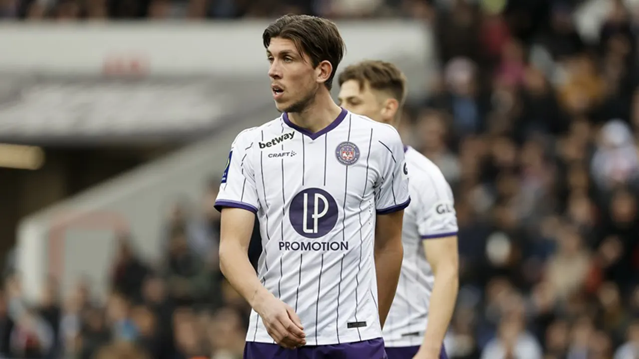 Officieel: Spierings stapt over naar Franse topclub Lens