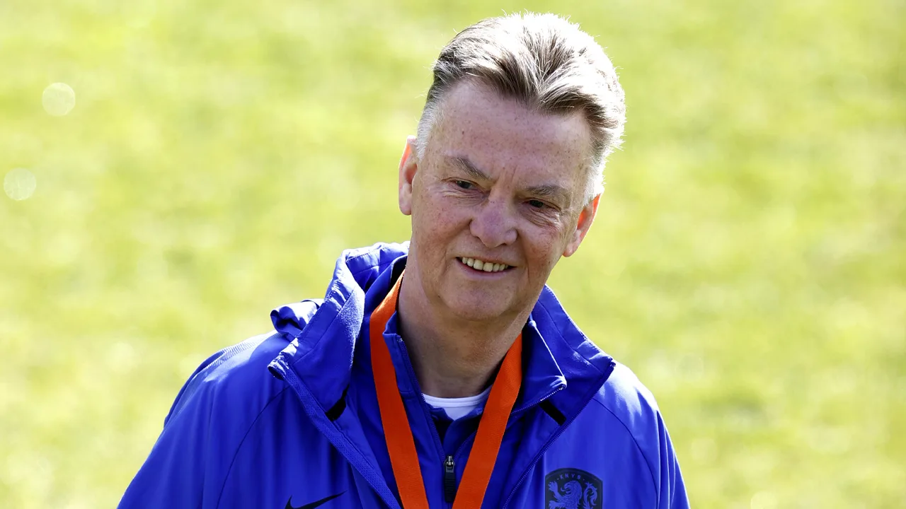 Van Gaal komt met hoopvolle update over herstel: 'Ik heb alle behandelingen achter de rug'