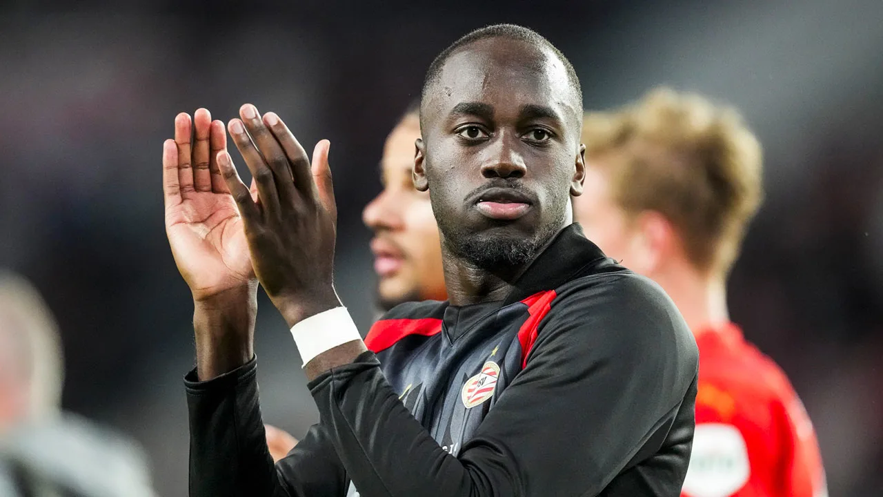Teze wil transfer naar Monaco afdwingen en weigert te spelen voor PSV